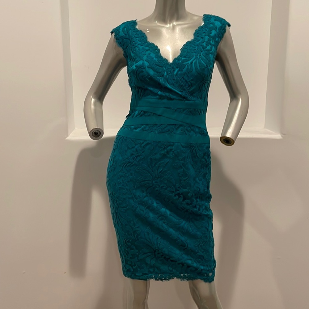 Tadashi Shoji  Mesh embroidered Sheath Dress  Green Cap Sleeve Size 0
